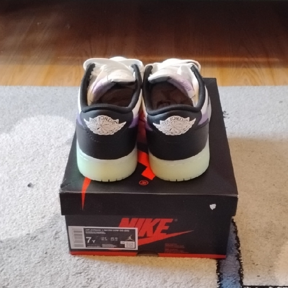 Nike Women's Sneakers - Black and Red - Picture 7 of 8